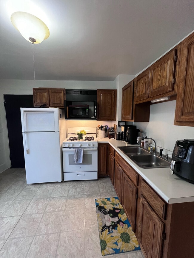 view of kitchen from the living room - 534 Kenwick Dr