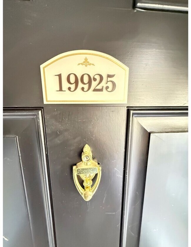 Building Photo - Renovated Cornelius Condo | Two Covered Balconies | Walk to Downtown & Antiquity | Lake Norman Area