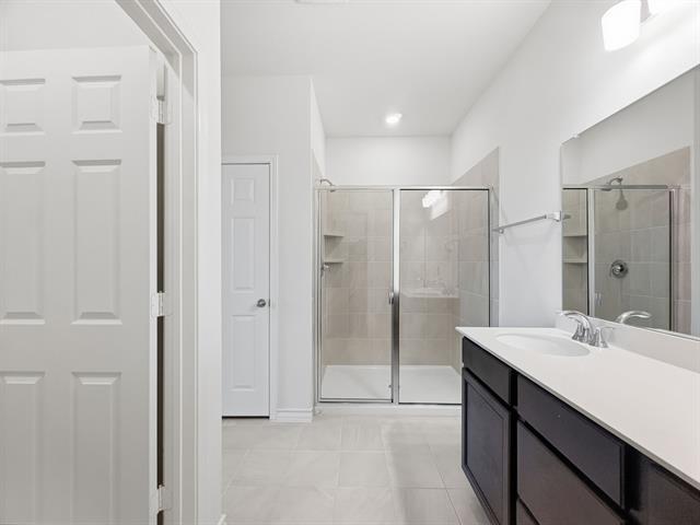 Building Photo - 663 Saxony Dr