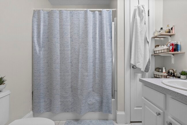 Building Photo - 320 W Broadway