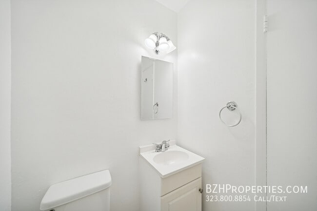 Building Photo - 1306 Havenhurst Dr