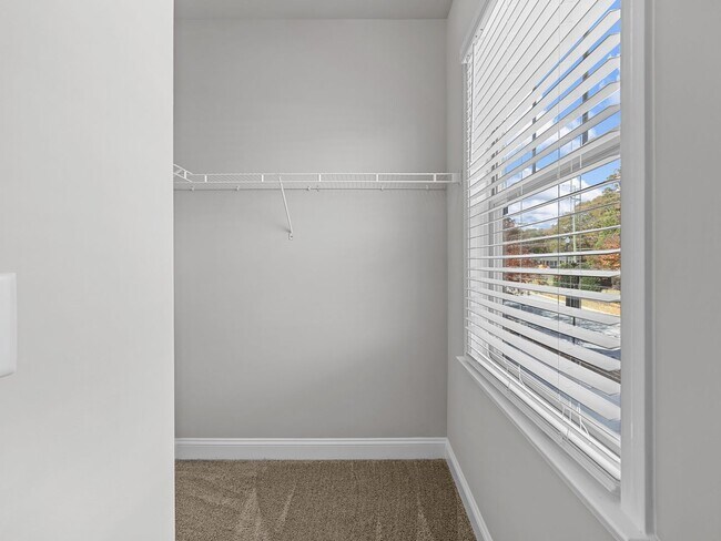 Building Photo - **MOVE IN SPECIAL! 50% off first month's rent!!** Spacious 4BR Townhouse with 2-Car Garage Near D...