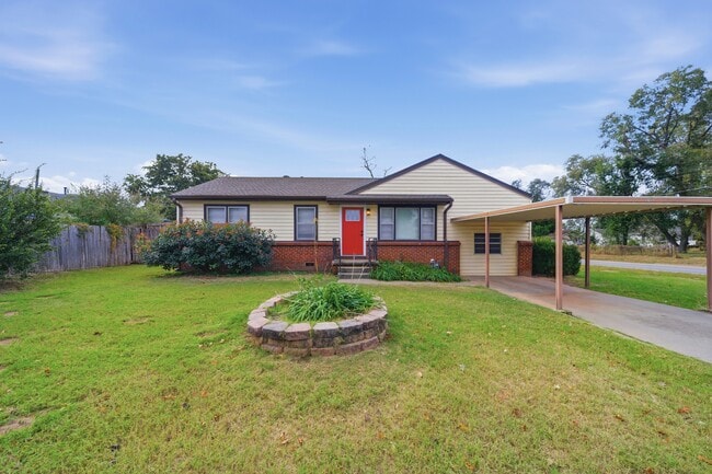 Primary Photo - 702 E Karma Ave