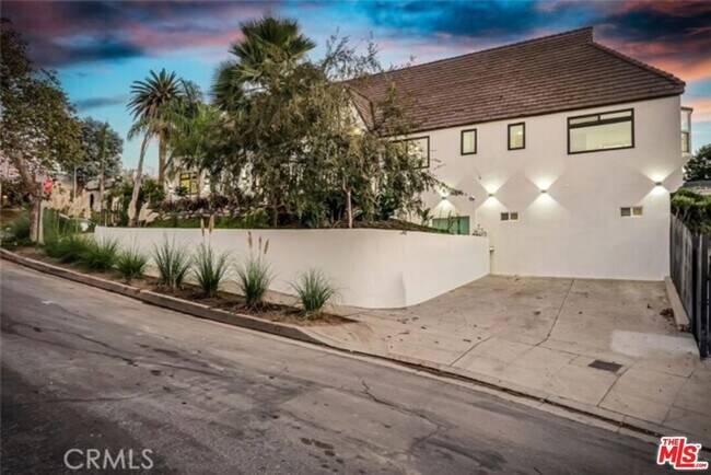 Building Photo - 1145 S Longwood Ave