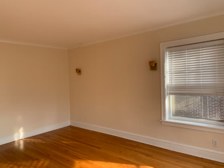 Building Photo - 2048 W Farragut Ave