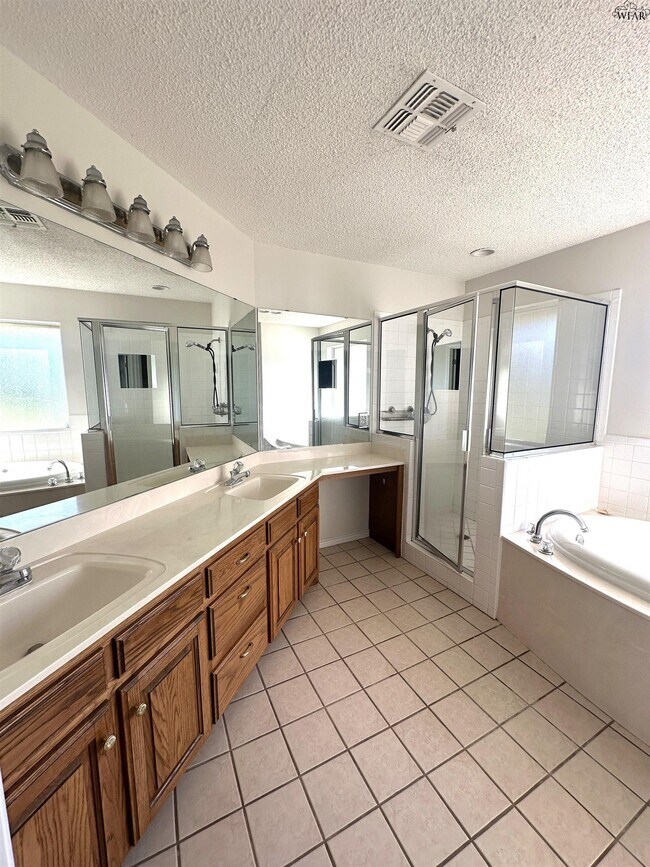 Building Photo - 3028 Whitehall Ln