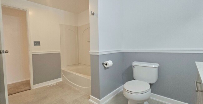 Building Photo - Sweet deal! 3bed/1bath Single Family home in West Seattle