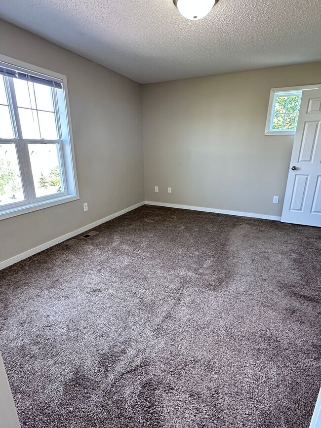 Building Photo - Champlin Corner Unit Town Home, 2 Car Garage, Dishwasher, Washer/Dryer, Balcony