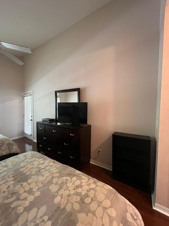 Building Photo - 9832 Perfect Dr