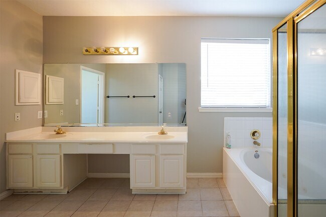 Building Photo - 2403 Blue Shadow Dr