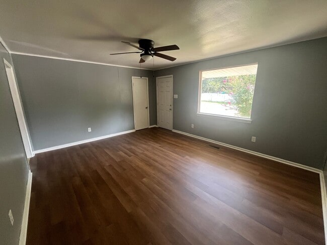 Building Photo - 3 BR. @ BATH home in the middle of Cabot