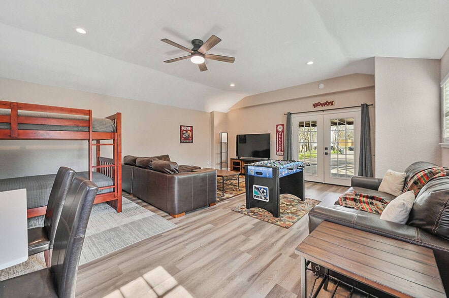 Building Photo - 1409 Clement Ct