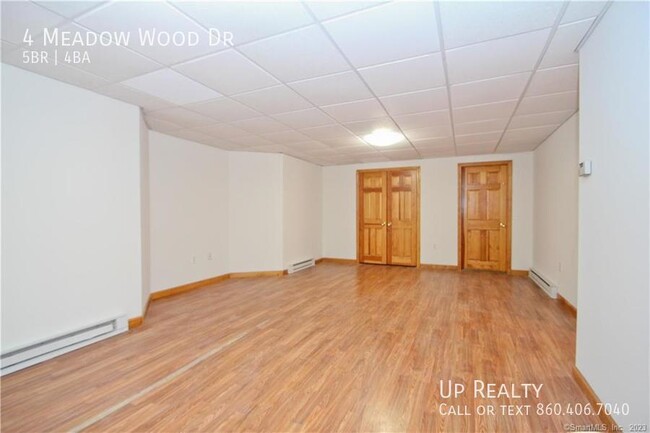 Building Photo - 4 Meadow Wood Dr