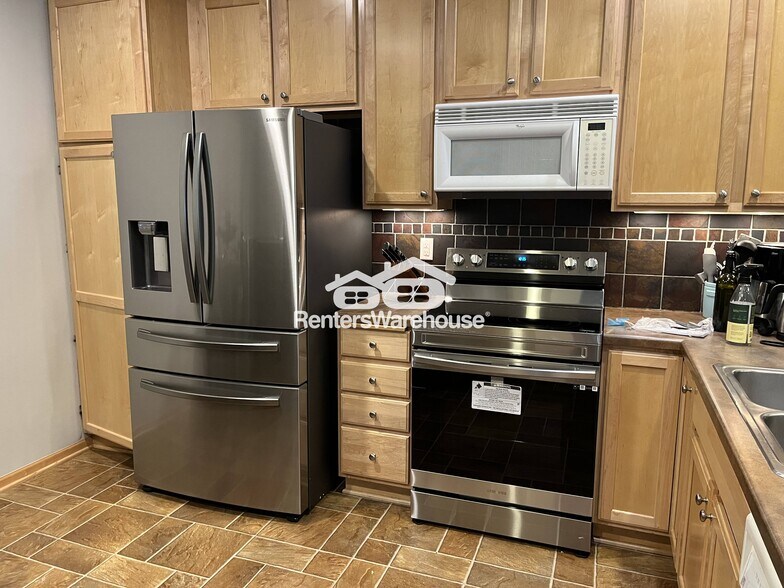 Building Photo - 8395 Townsend Dr