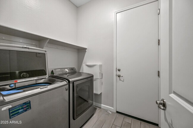 Building Photo - 2320 E Saguaro Park Ln