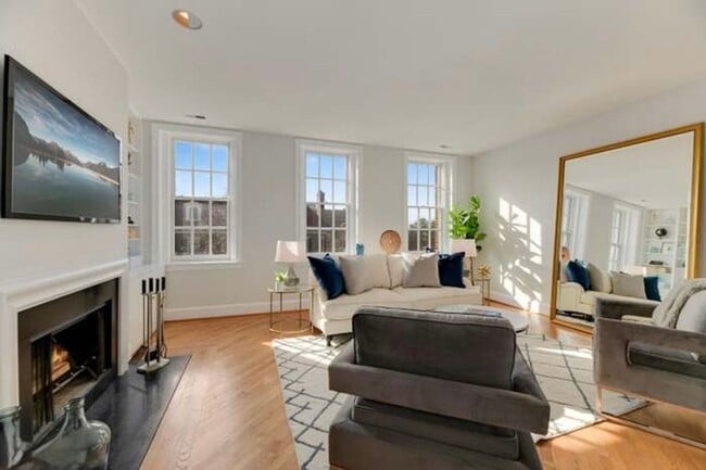 Building Photo - 2115 S Street NW #2B