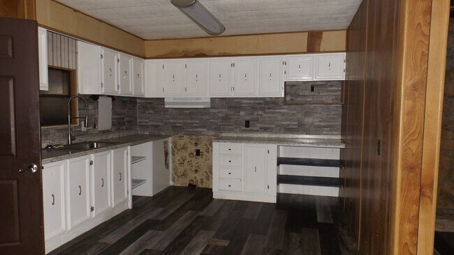 Building Photo - 2552 Jakin Rd