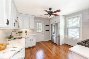 Building Photo - 90 Francis St