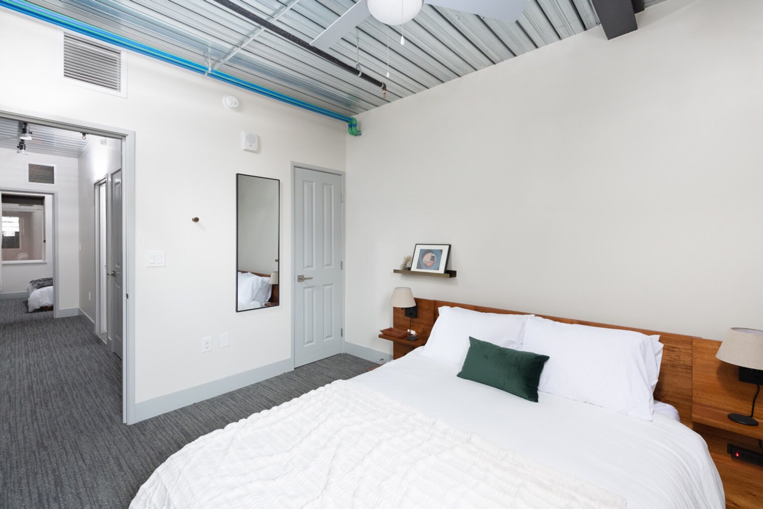 Building Photo - 1009 W Juneau Ave