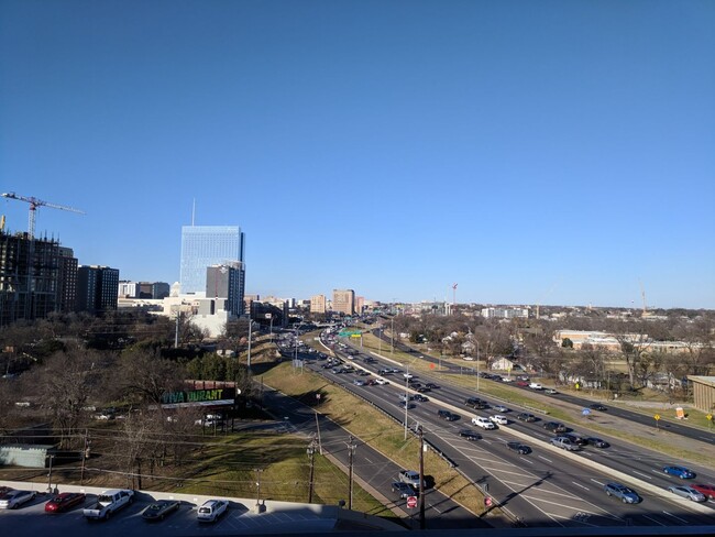 Building Photo - 10th Floor Condo with Downtown View!