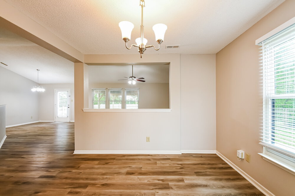 Building Photo - 8835 Youngs Creek Ln