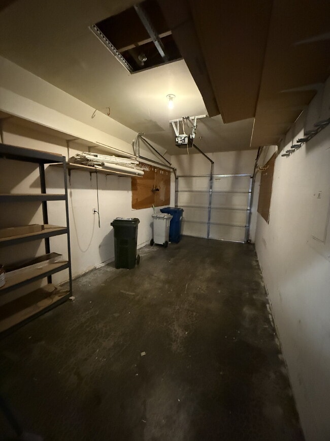 Building Photo - The Lakes @ Kent Community Condo Unit Avai...