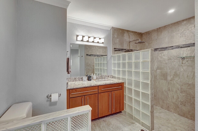 Building Photo - 3271 SE Court Dr