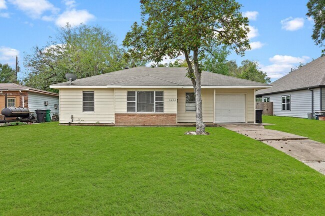 Primary Photo - 5830 Glenhurst Dr