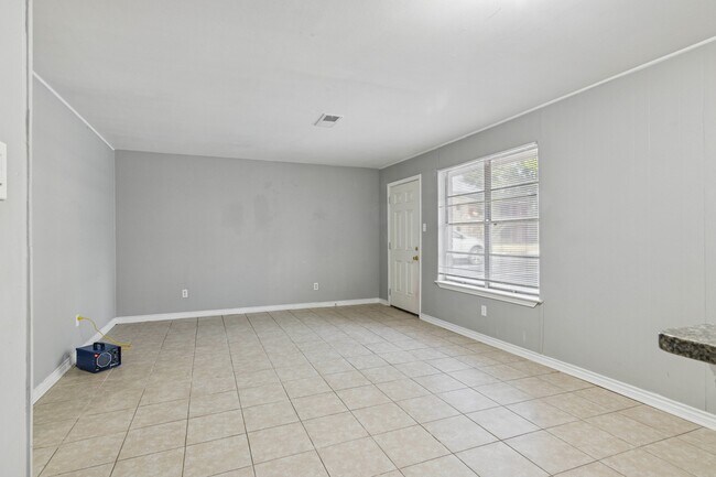 Building Photo - 3641 N MacGregor Way