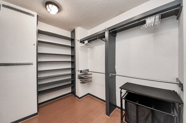 Building Photo - 7877 Kendalia Dr