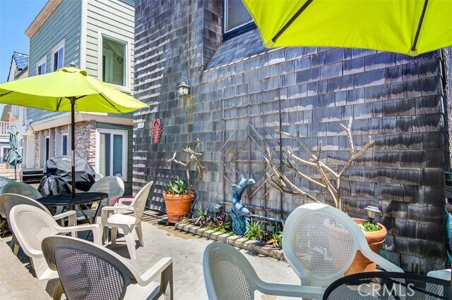 Building Photo - 112 31st St