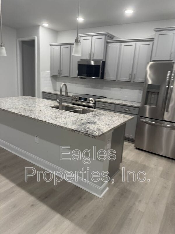 Building Photo - 208 Bay Hill Dr