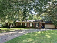 Building Photo - 4010 Medford Dr SE
