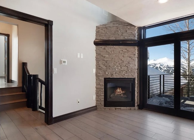 Building Photo - Views, Luxury, Space, Deck, Fireplaces, 4 ...