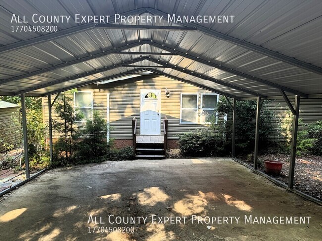 Building Photo - Modular Home Backs to Lake Lanier