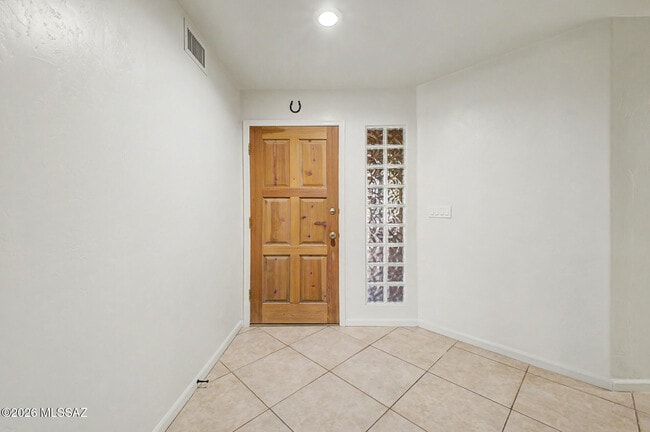 Building Photo - 5555 N Cres Ridge Dr