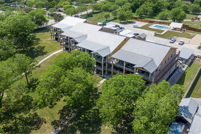 Building Photo - 540 River Run