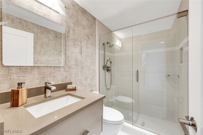 Building Photo - 2211 Gulf Shore Blvd N