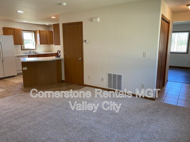 Building Photo - 508 10th Ave SE