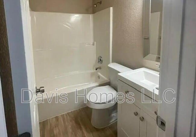 Primary Photo - 731 N Davis Dr