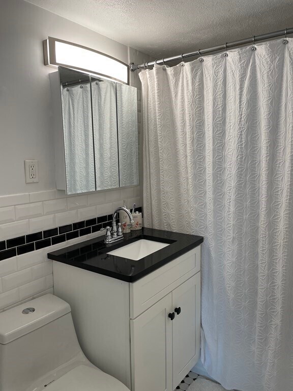 Building Photo - 32 Whitman Rd