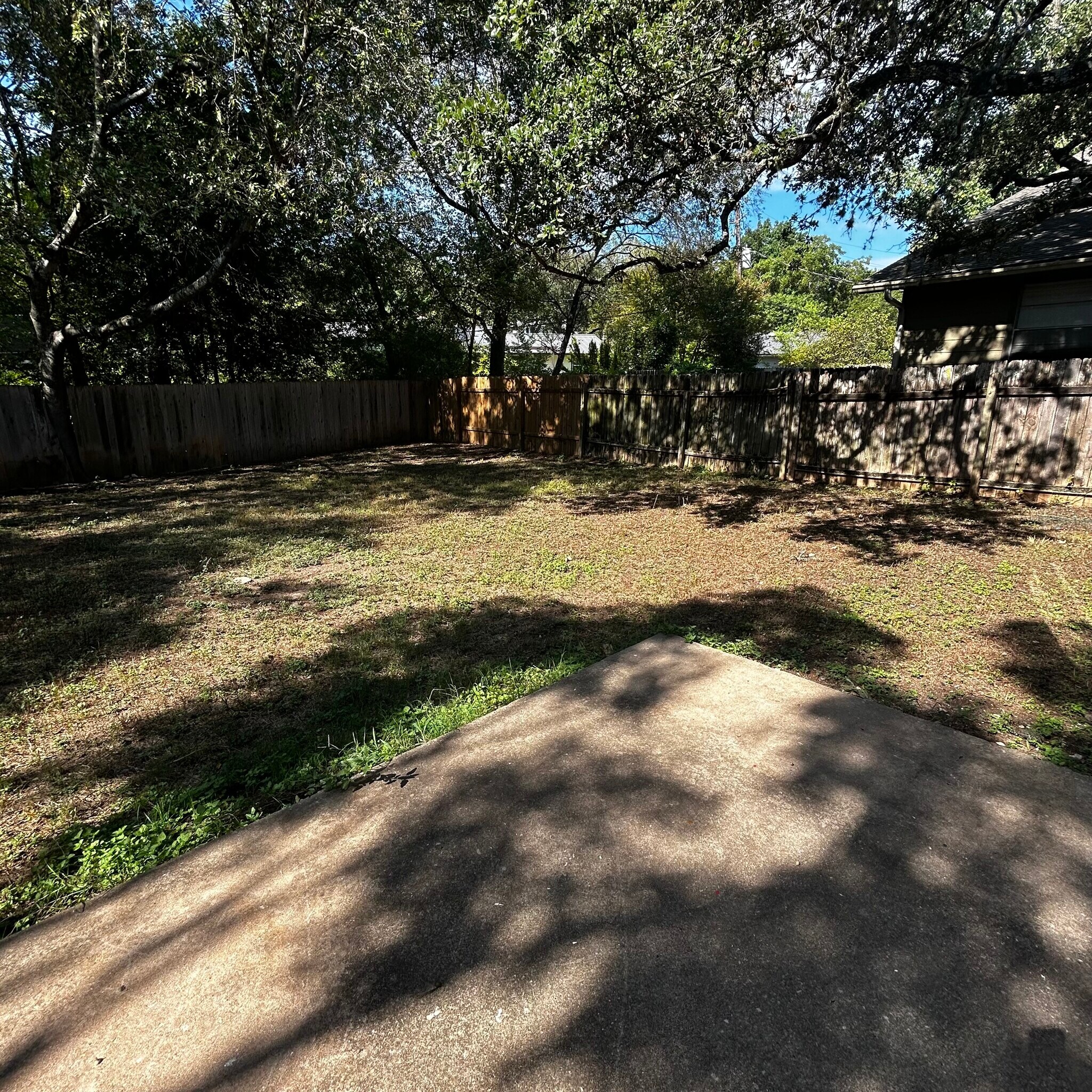 Building Photo - 3901 Knollwood Dr