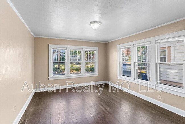 Building Photo - 5303 Charlotte St