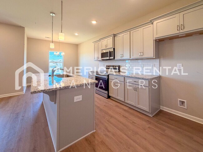 Building Photo - DEPOSIT PENDING!!! - Brand New Three Bedroom Hudson Plan for Rent in Tuscaloosa! Sign a 13-month ...