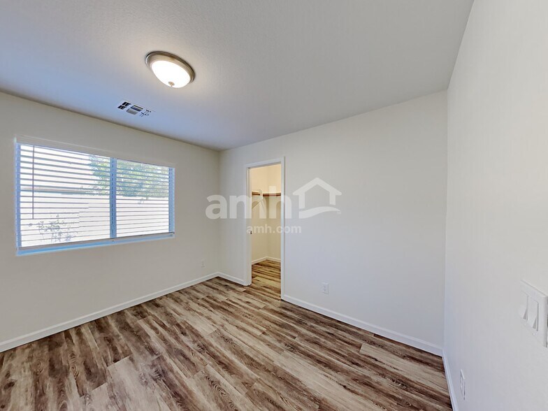 Building Photo - 3840 E Heather Ct