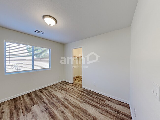Building Photo - 3840 E Heather Ct