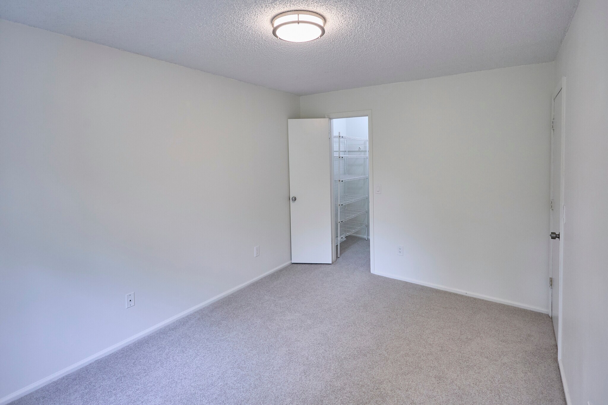 Building Photo - 425 Poets Way