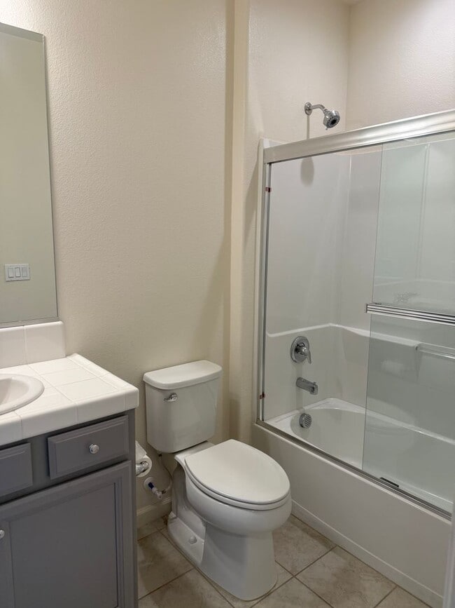 Building Photo - Beautiful 2 Bed / 2 Bath Home in 55+ Gated Community – Move-In Ready!