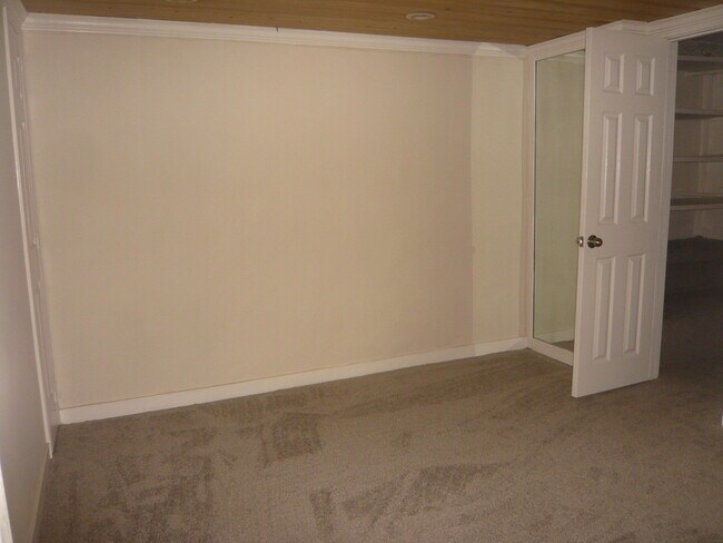 Bedroom - 7004 Loyal Trl