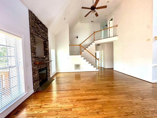 Building Photo - 4852 Knollview Dr